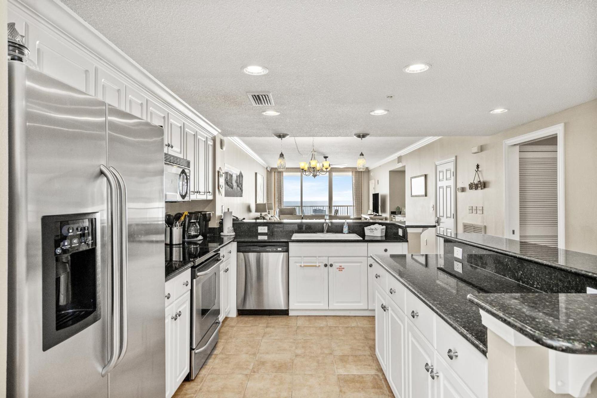Official Majestic Beach Resort - Over 60 Units - All Ocean Front, Panama City Beach, Fl Habitación foto